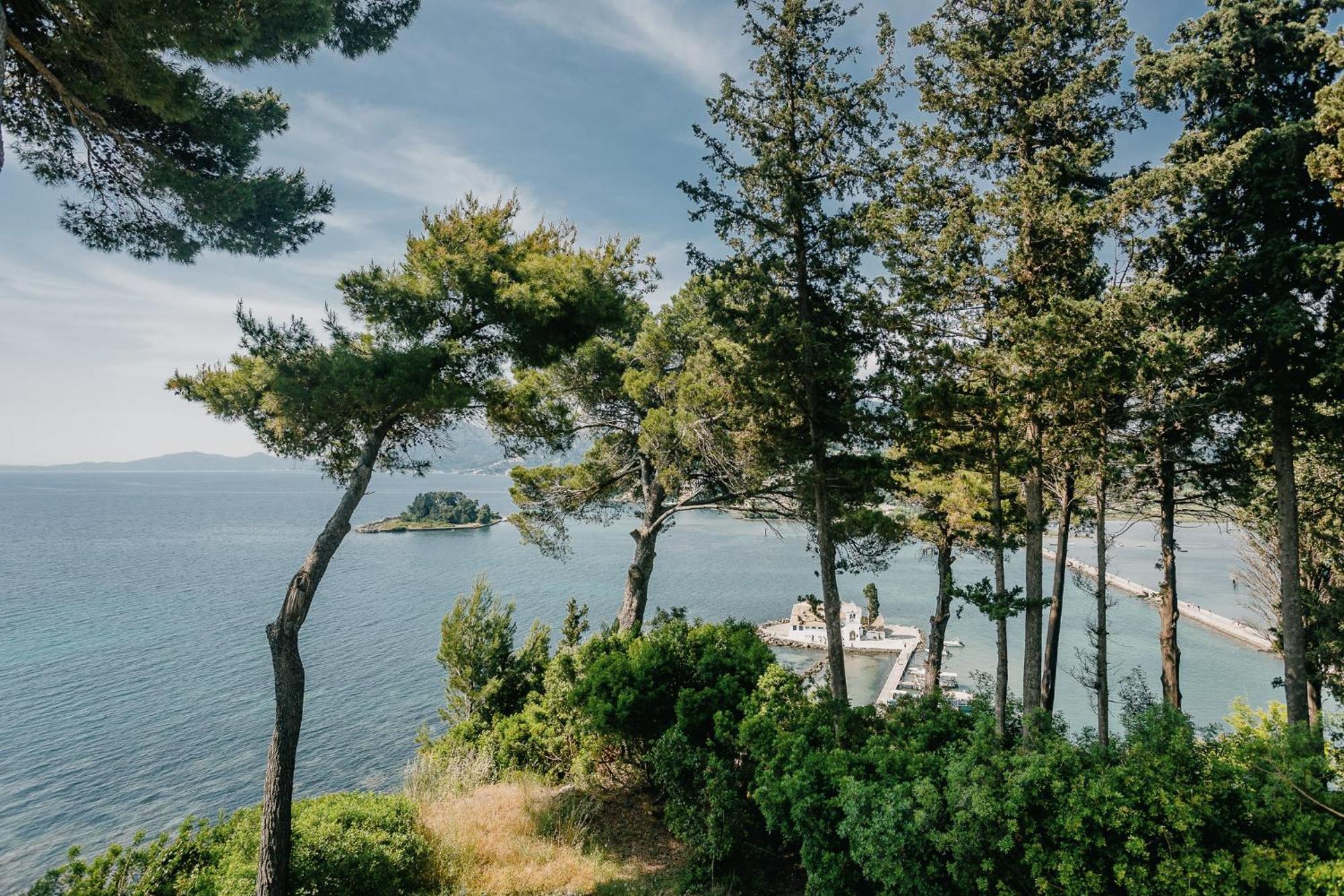 Corfu Holiday Palace Perama  Zewnętrze zdjęcie View of the bay of Port of Skopelos